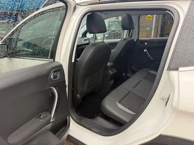 Peugeot 2008 view 17