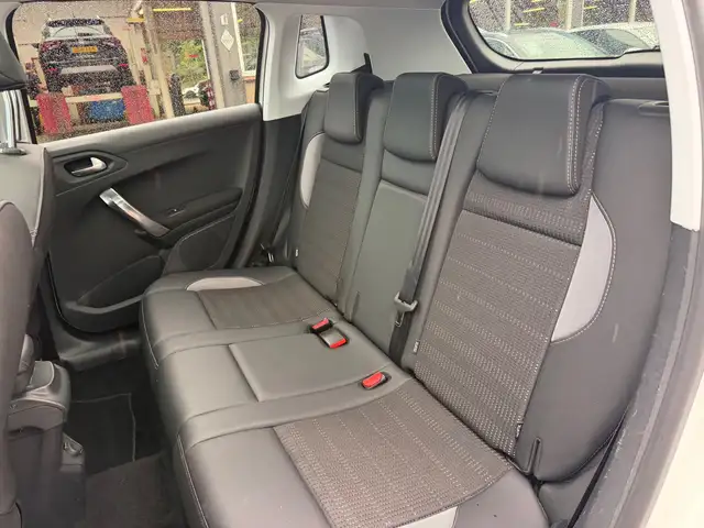 Peugeot 2008 view 16