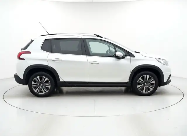 Peugeot 2008 view 11