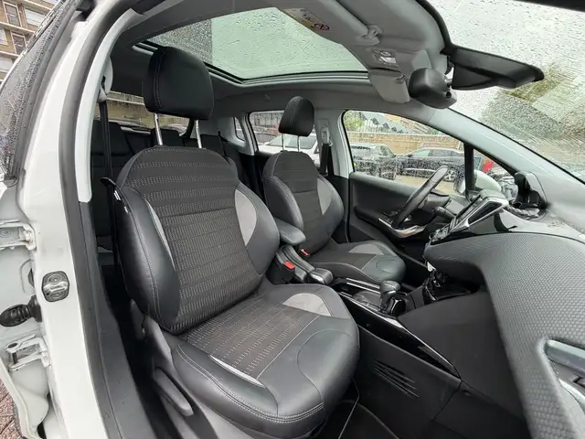 Peugeot 2008 view 6
