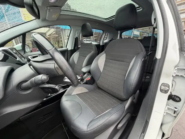 Peugeot 2008 view 4