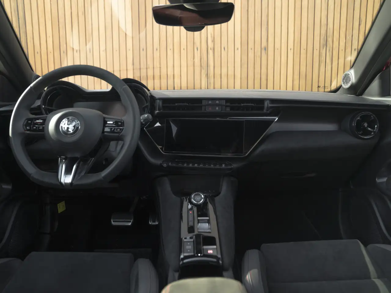 Alfa Romeo Junior 2025 — фото 11