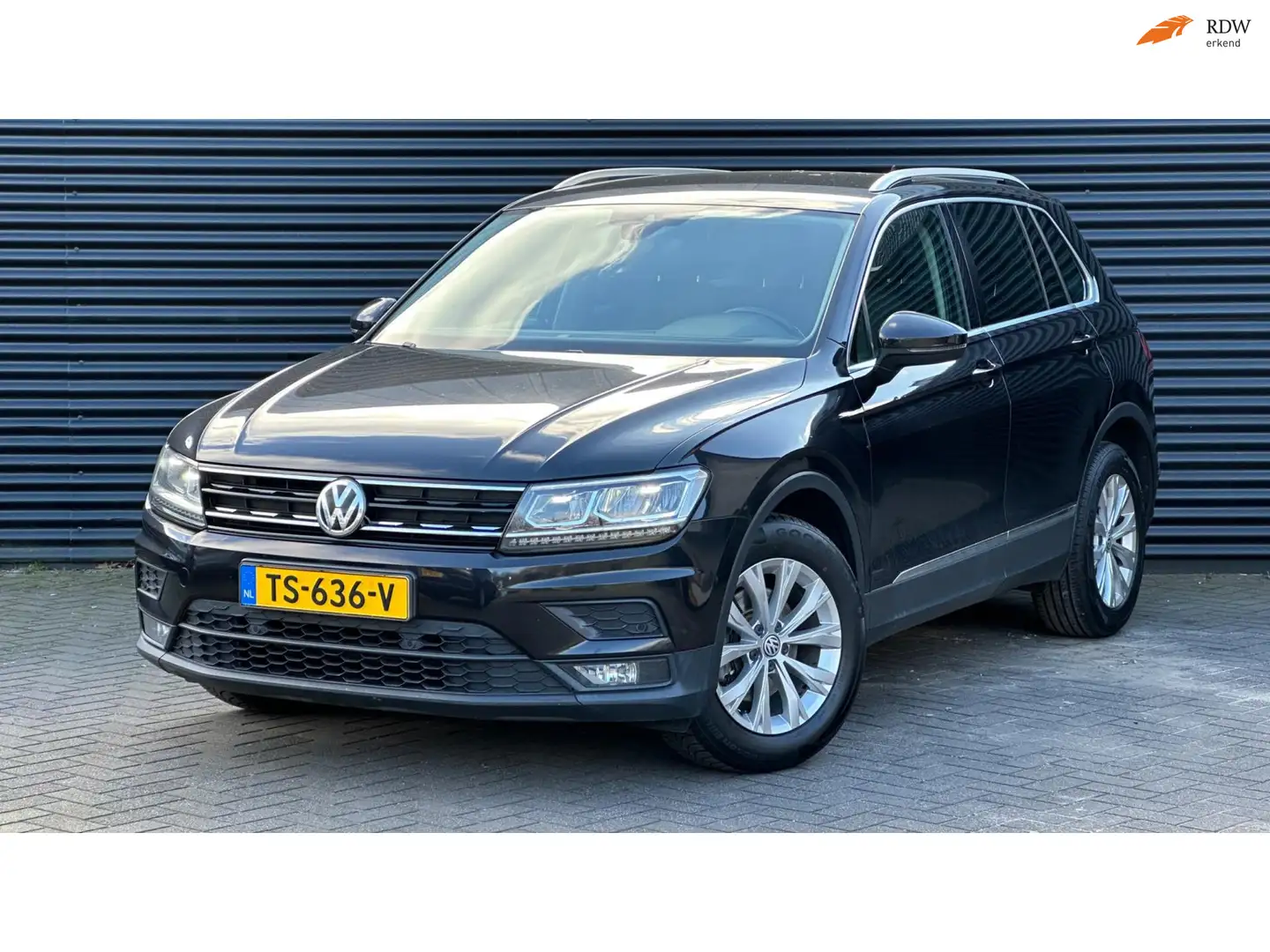 Volkswagen Tiguan 1.4 TSI ACT Comfortline | LED | Lane en front assi Schwarz - 1