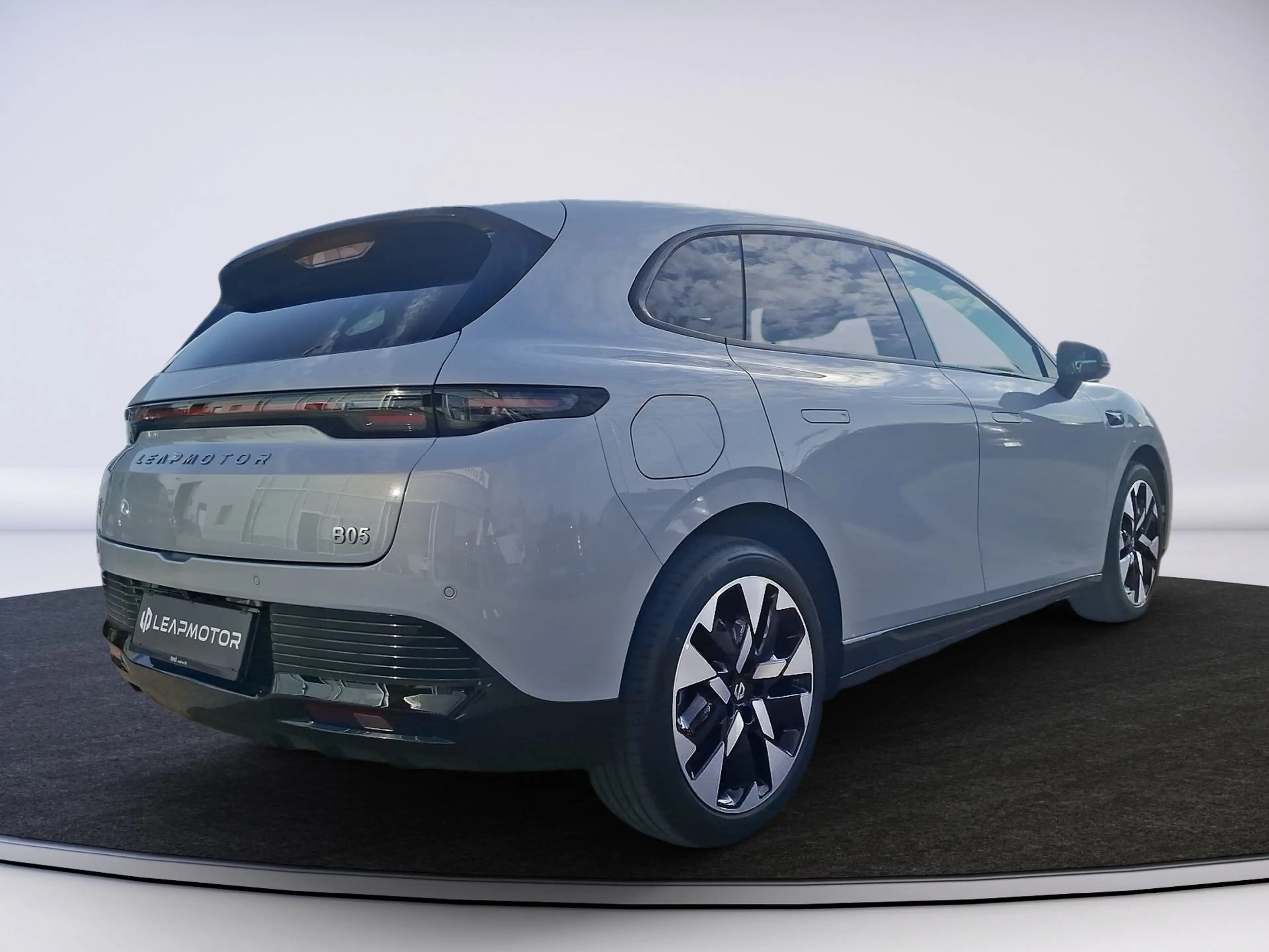 Leapmotor B05 Design Pro Max ACC Sitzbeküftung 360° — photo 6