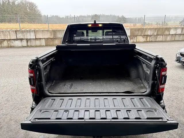 Dodge RAM Ram 1500 Crew Cab Laramie Night Ansicht 32