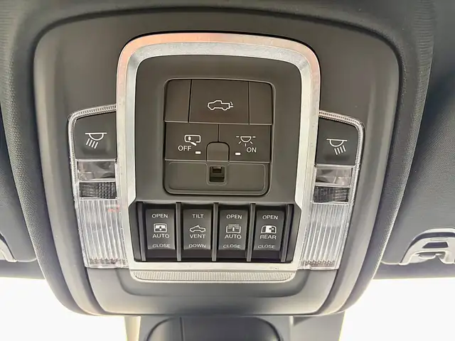 Dodge RAM Ram 1500 Crew Cab Laramie Night Ansicht 28