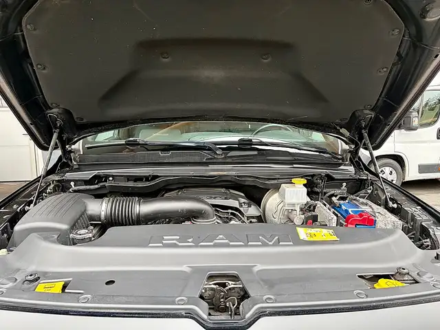 Dodge RAM Ram 1500 Crew Cab Laramie Night Ansicht 30