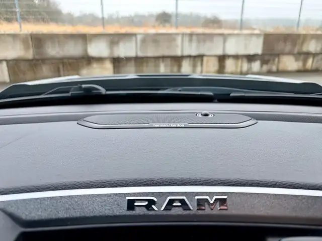 Dodge RAM Ram 1500 Crew Cab Laramie Night Ansicht 27