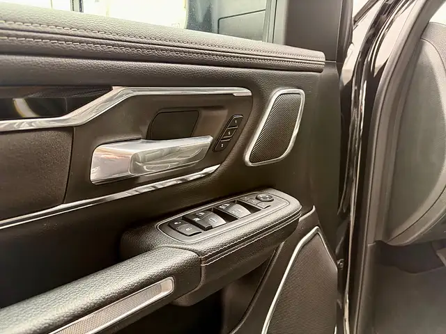 Dodge RAM Ram 1500 Crew Cab Laramie Night Ansicht 19