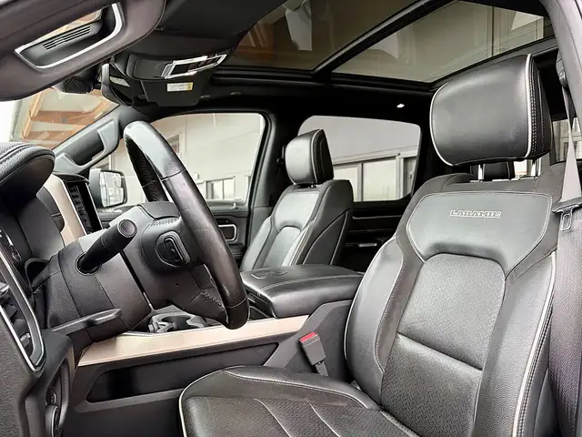 Dodge RAM Ram 1500 Crew Cab Laramie Night Ansicht 11