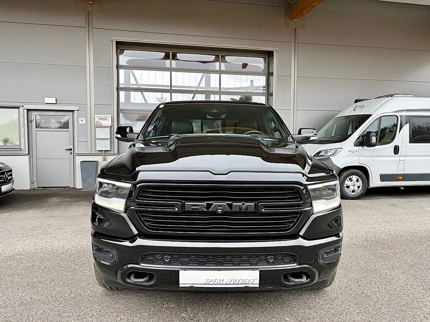 Dodge RAM Ram 1500 Crew Cab Laramie Night Schwarz - 2