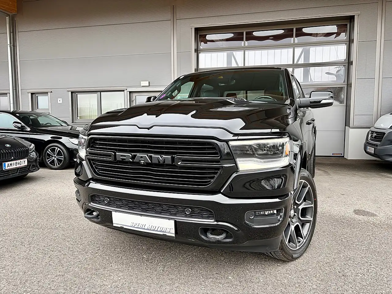 Dodge RAM Ram 1500 Crew Cab Laramie Night