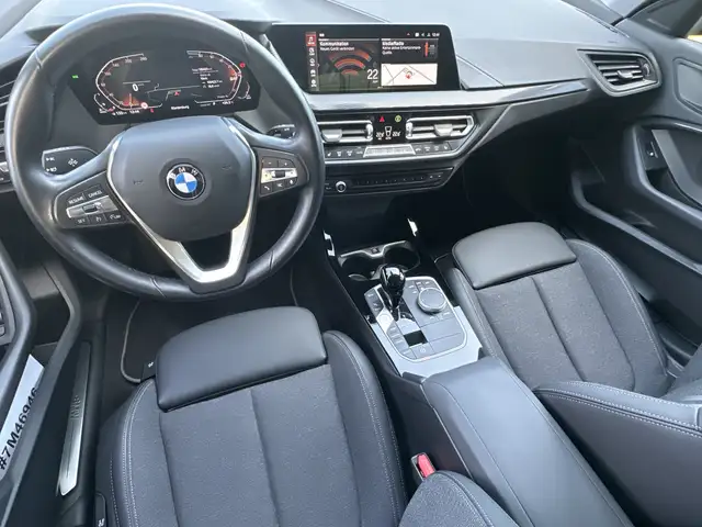 BMW 1 Series view 13