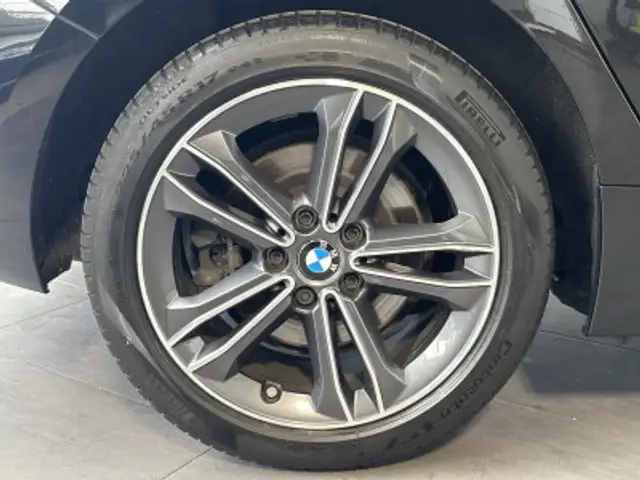 BMW 1 Series view 3