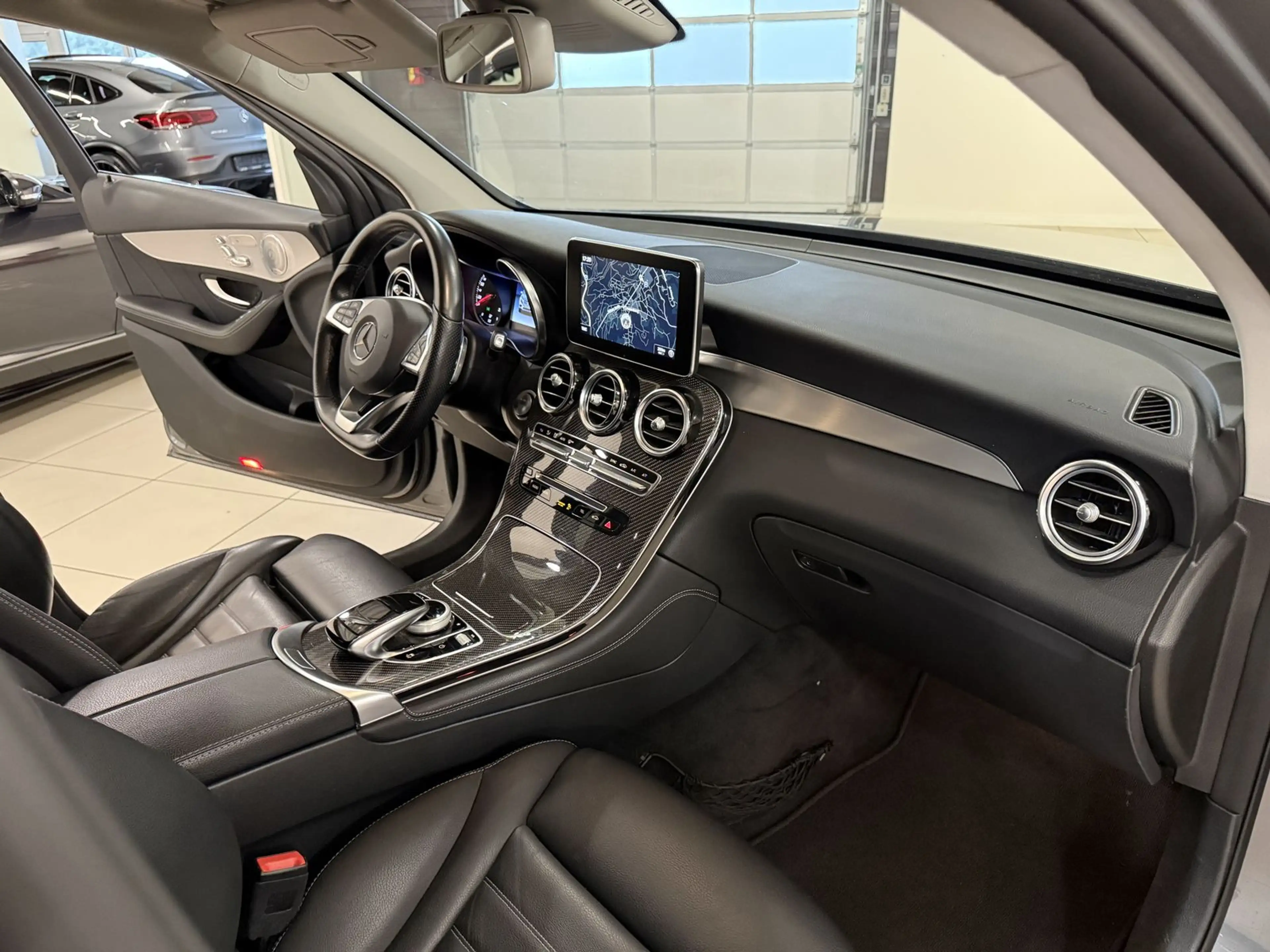 Mercedes-Benz GLC 300 AMG Line *Comand-Carbon-Night-Burmester — photo 10