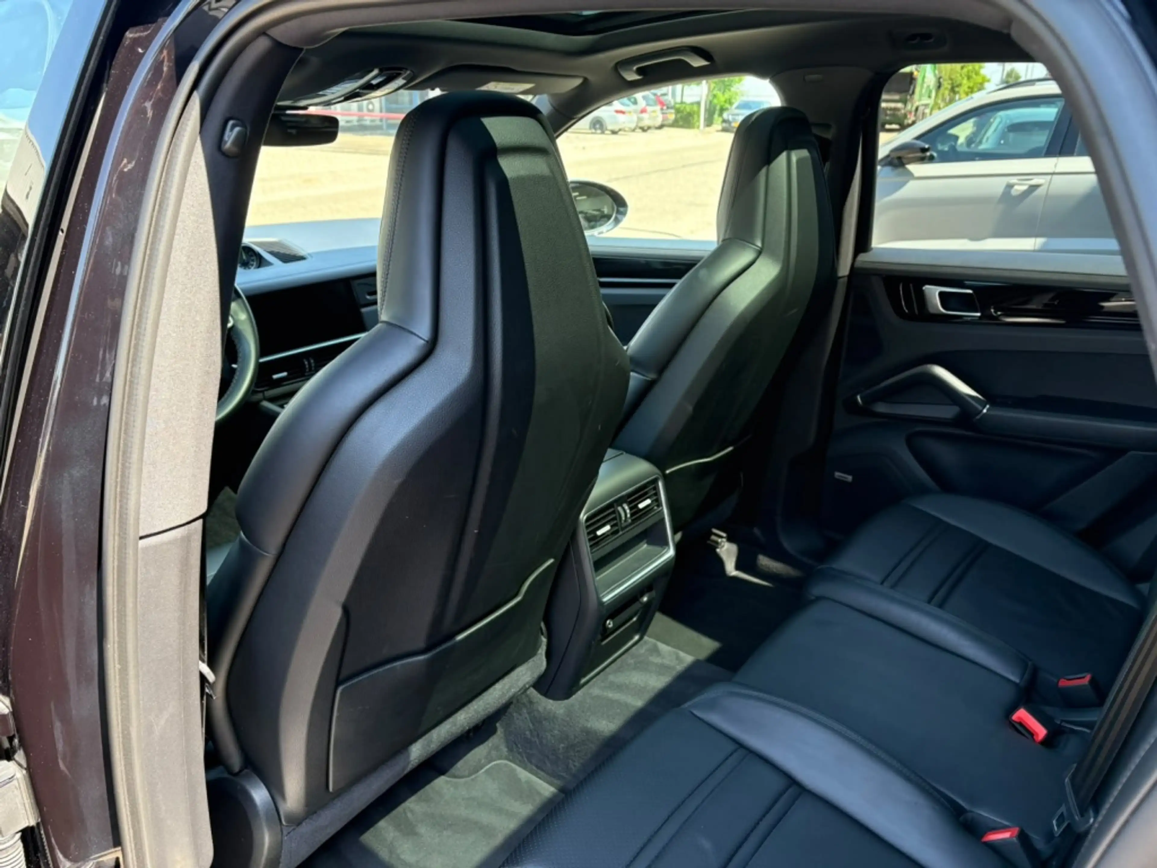 Porsche Cayenne 3.0 E-Hybrid | Trekhaak | Panoramadak | Luchtverin — photo 12