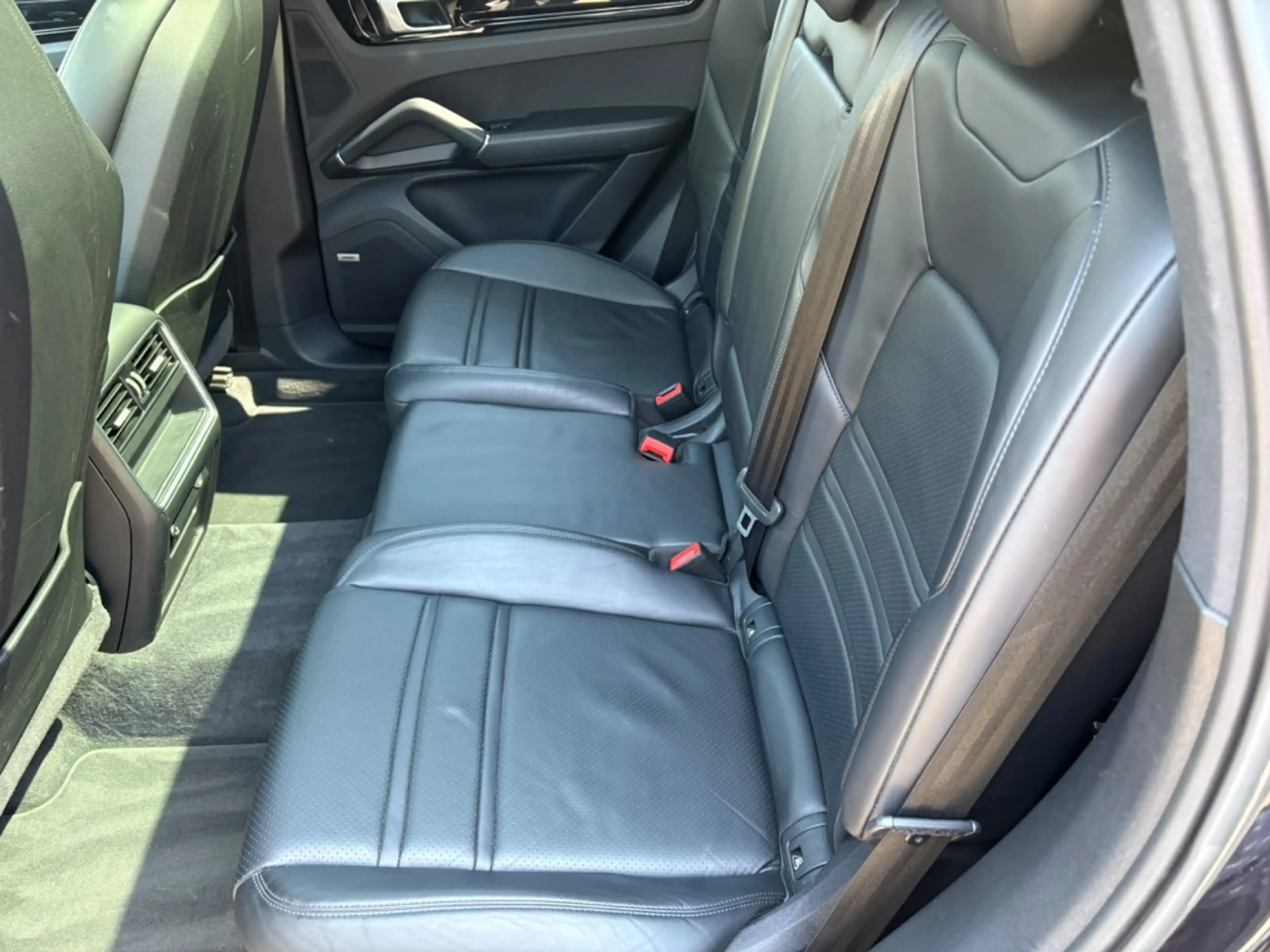 Porsche Cayenne 3.0 E-Hybrid | Trekhaak | Panoramadak | Luchtverin — photo 11