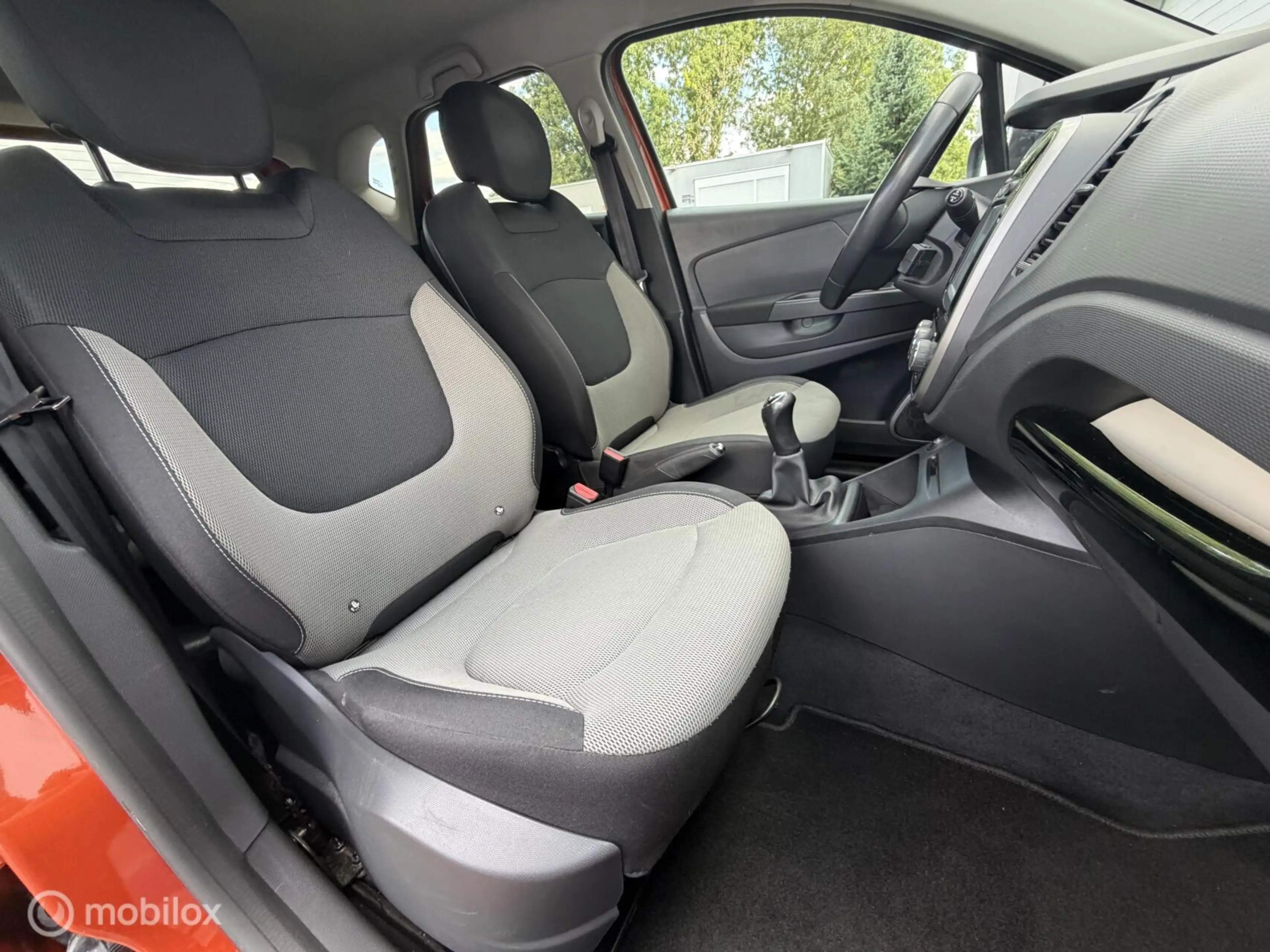 Renault Captur 0.9 TCe Dynamique 2014 / 31000KM NAP / Navigatie / — photo 13