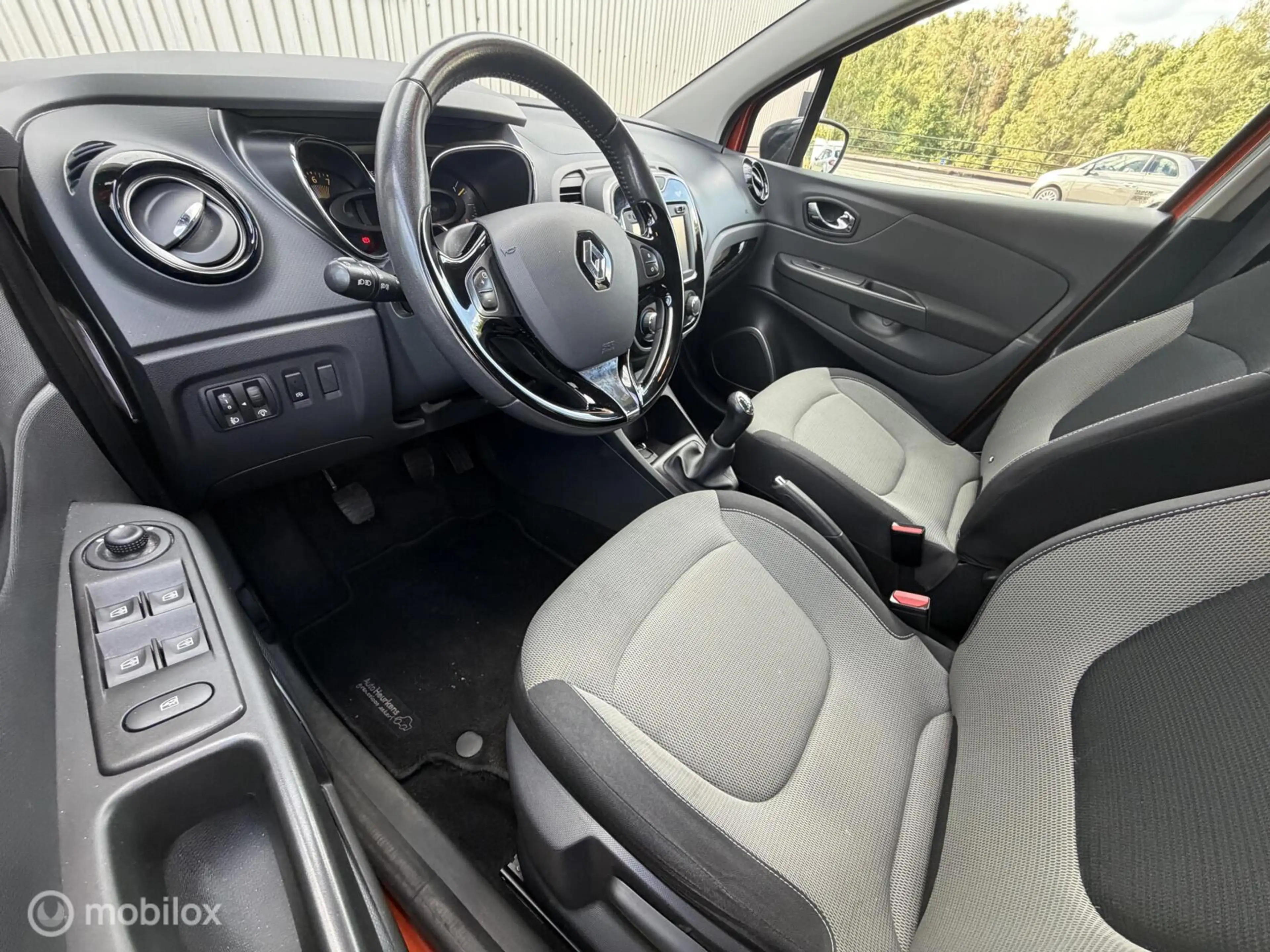 Renault Captur 0.9 TCe Dynamique 2014 / 31000KM NAP / Navigatie / — photo 9
