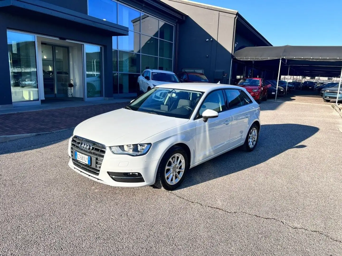 Audi A3 SPB 1.6 TDI clean diesel Attraction Weiß - 1