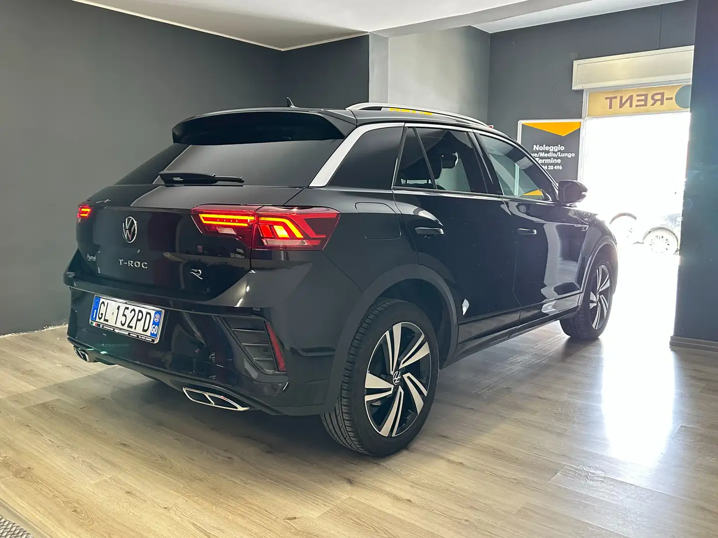 Volkswagen T-Roc 2.0 TDI R-Line 150 CV DSG Nero - 2