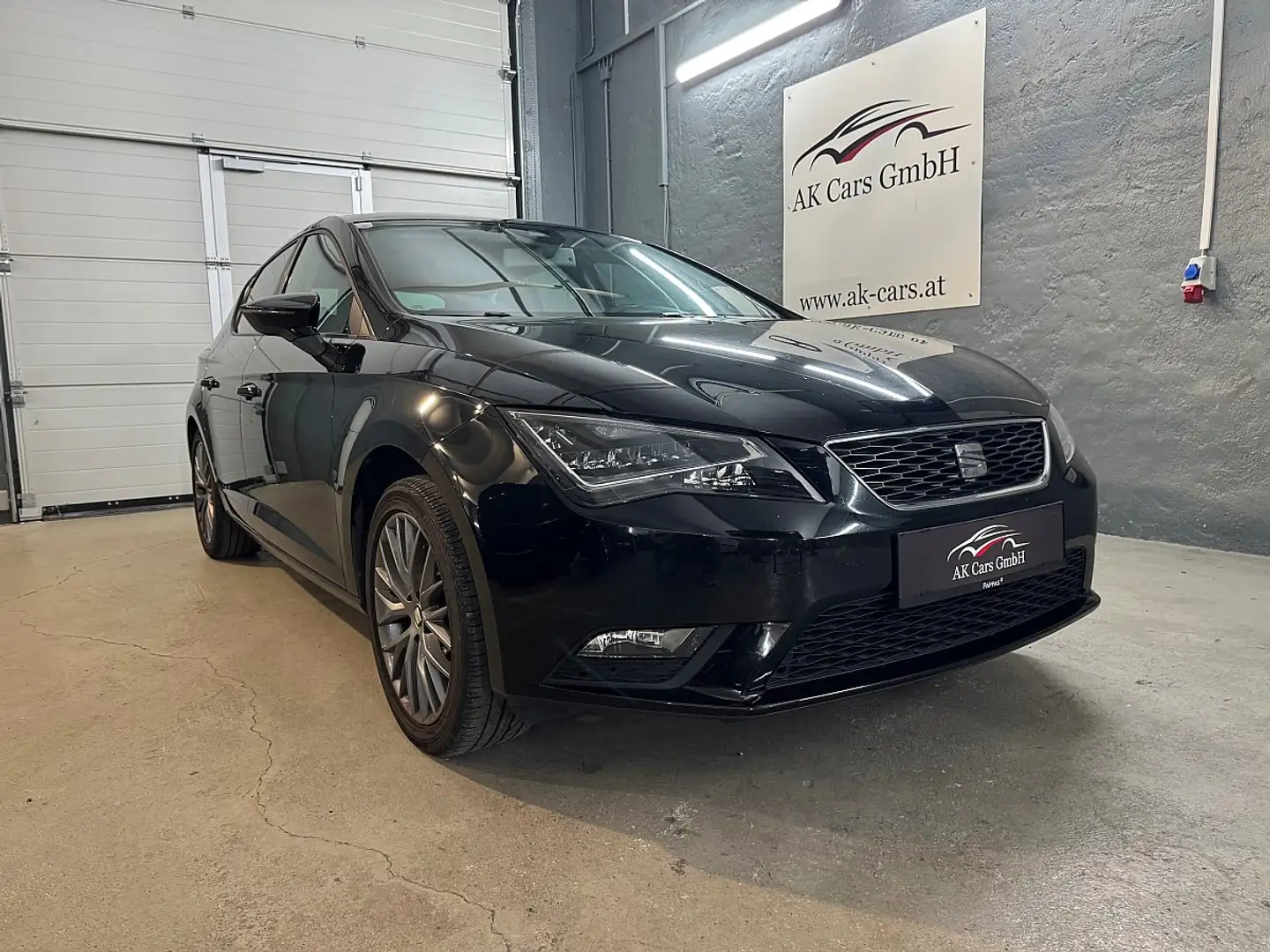 SEAT Leon Style 1,2 TSI*I-TECH*Sondermodel* Schwarz - 2