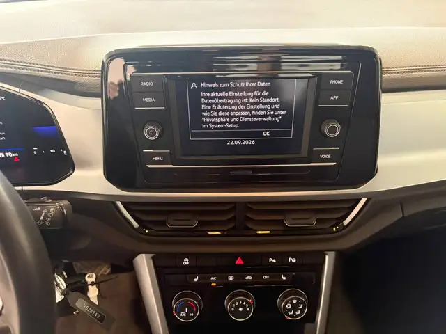 Volkswagen T-Roc view 11