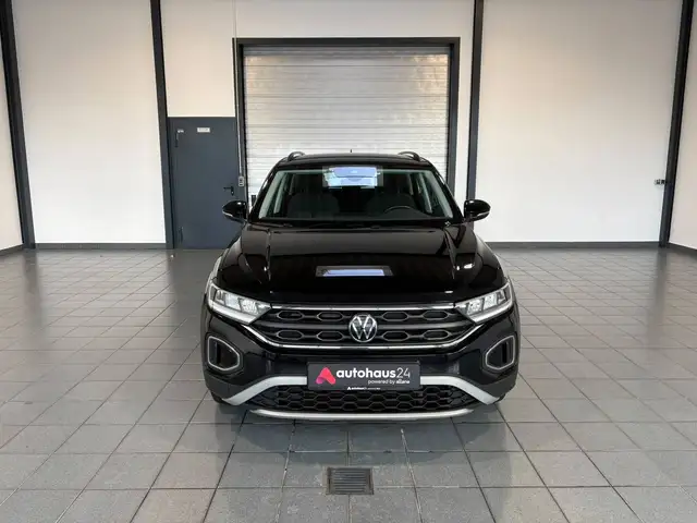 Volkswagen T-Roc view 2