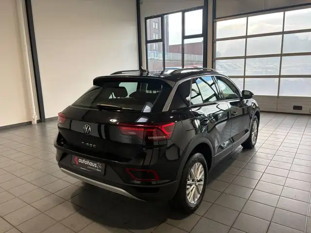 Volkswagen T-Roc view 5