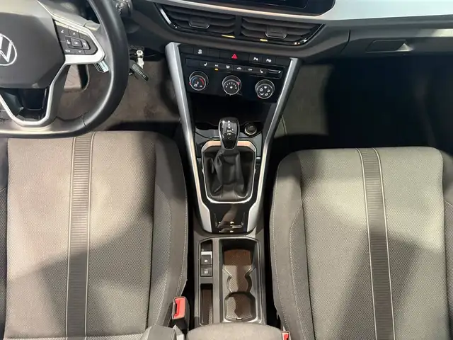 Volkswagen T-Roc view 12