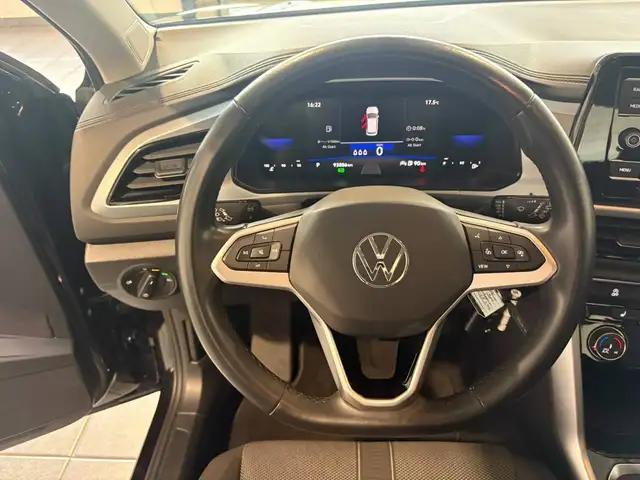 Volkswagen T-Roc view 10