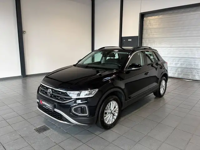 Volkswagen T-Roc view 3