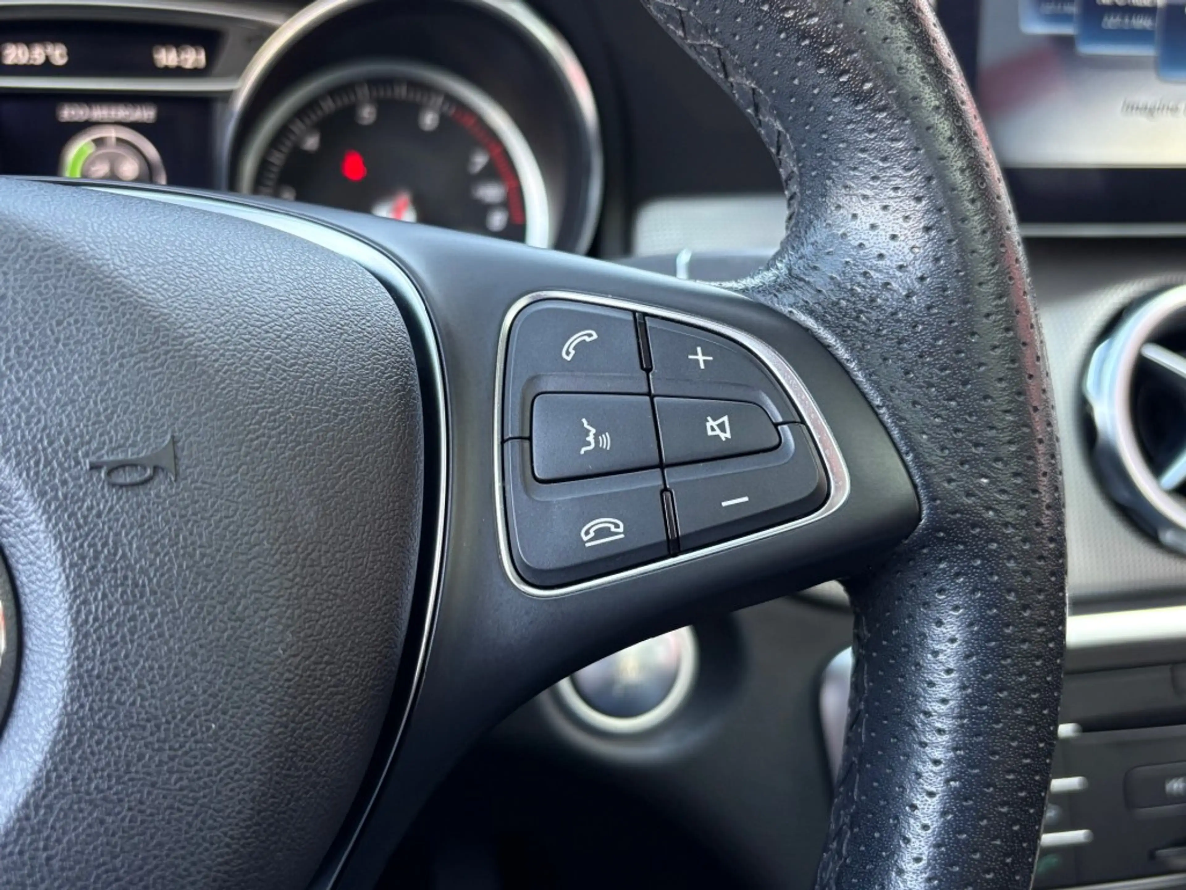 Mercedes-Benz GLA 180 GLA 180 122PK AUT. PREMIUM PLUS PANO-DAK TREKHAAK — photo 16