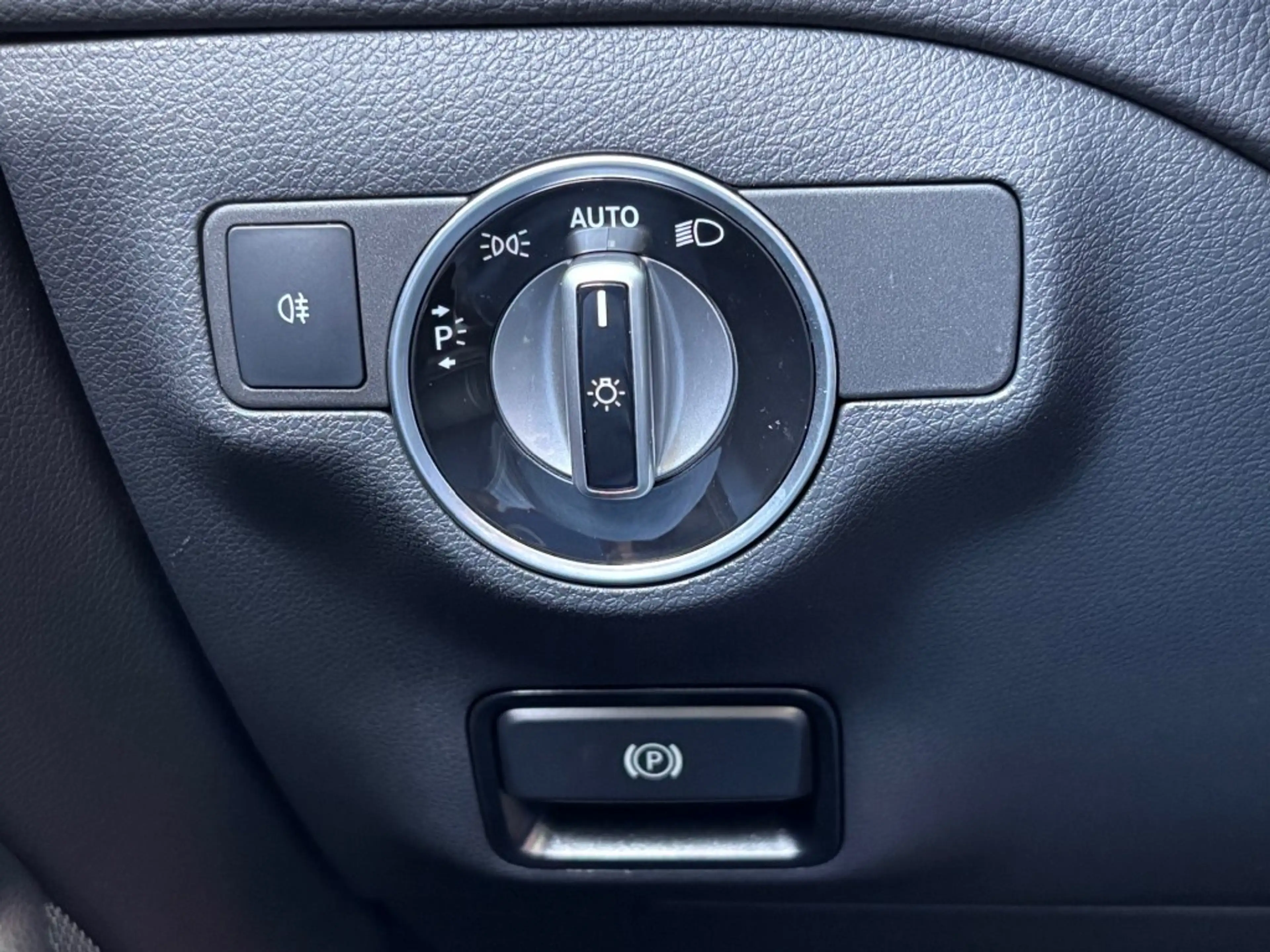 Mercedes-Benz GLA 180 GLA 180 122PK AUT. PREMIUM PLUS PANO-DAK TREKHAAK — photo 14