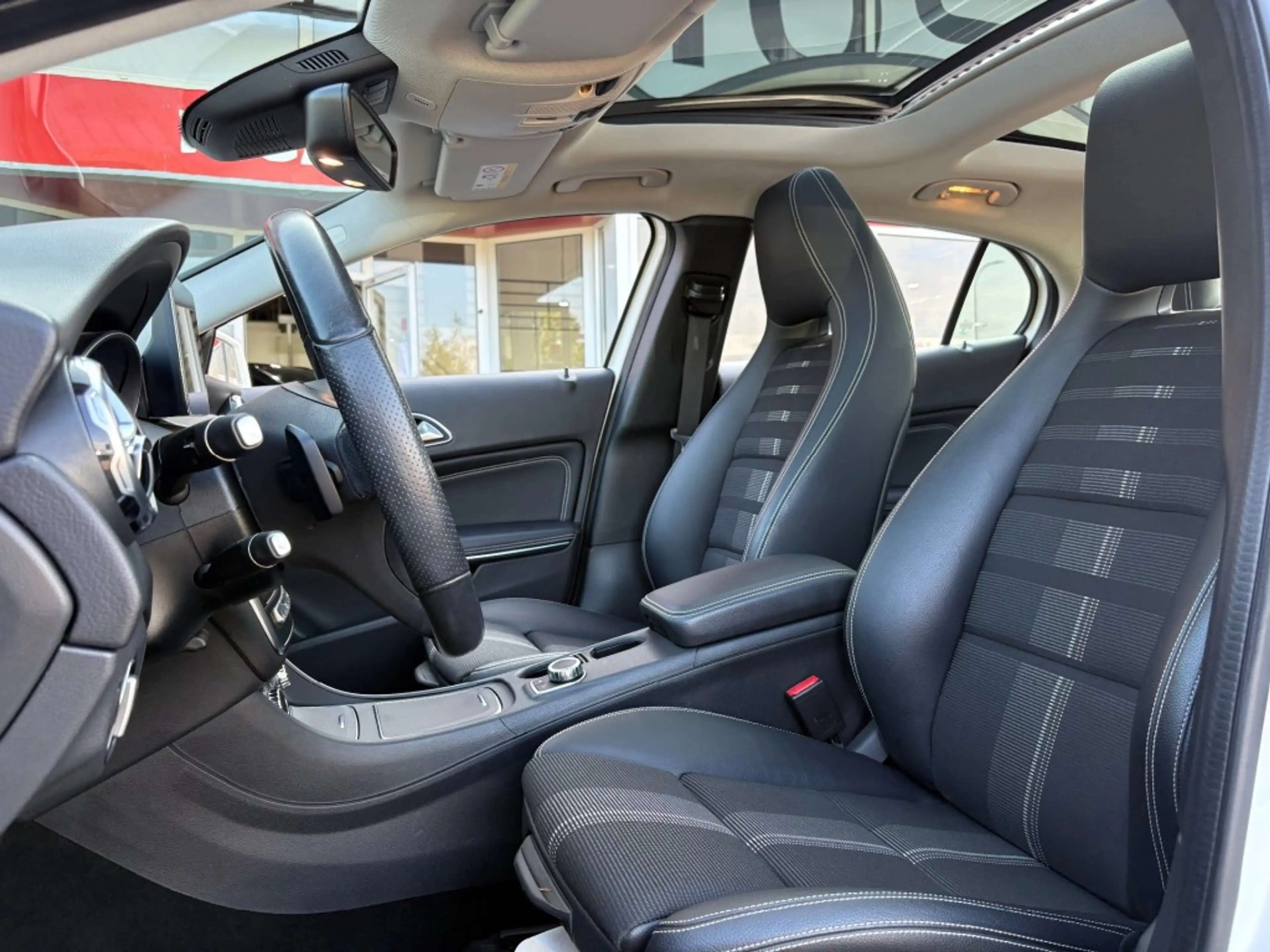 Mercedes-Benz GLA 180 GLA 180 122PK AUT. PREMIUM PLUS PANO-DAK TREKHAAK — photo 5