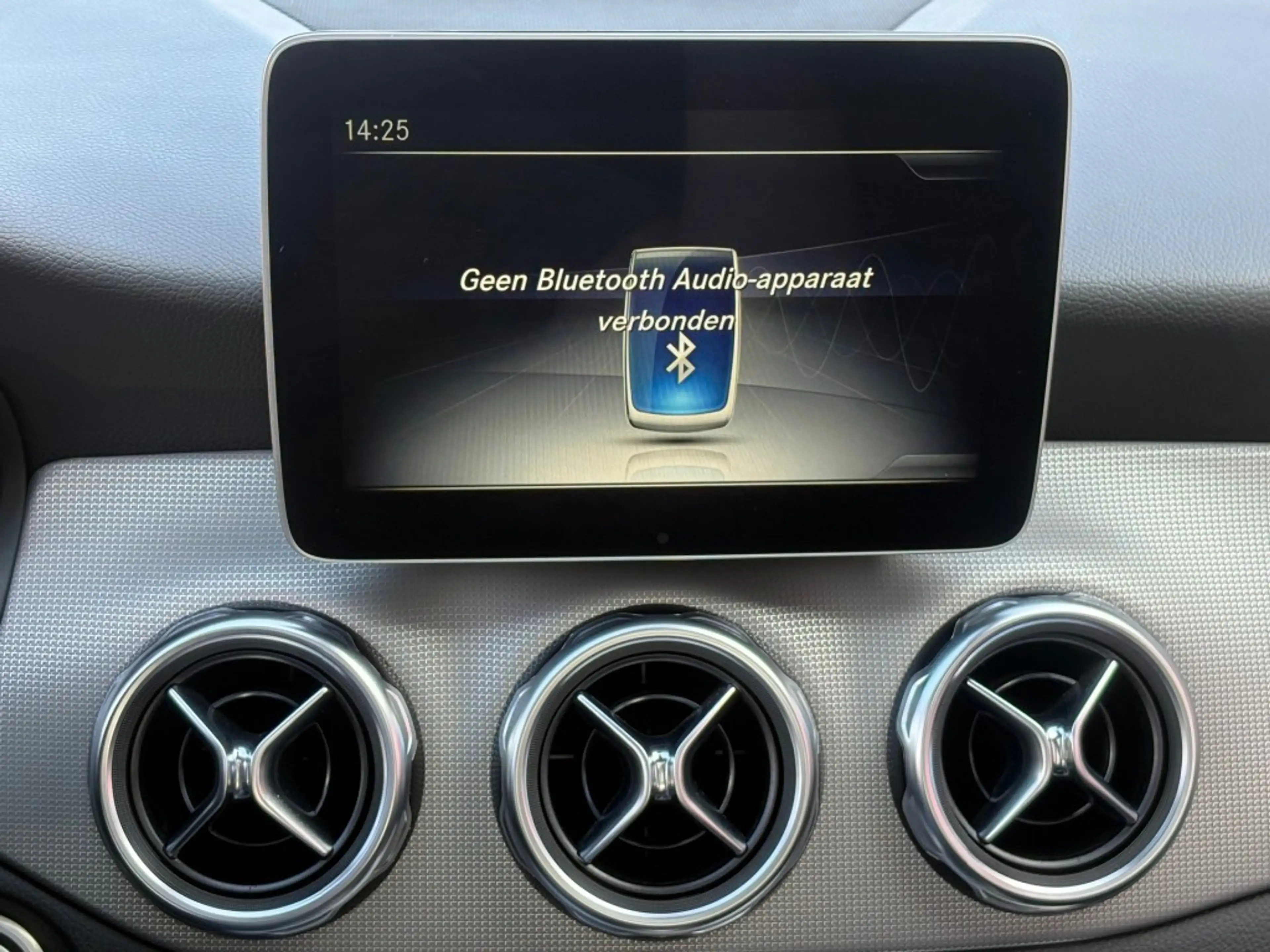 Mercedes-Benz GLA 180 GLA 180 122PK AUT. PREMIUM PLUS PANO-DAK TREKHAAK — photo 9