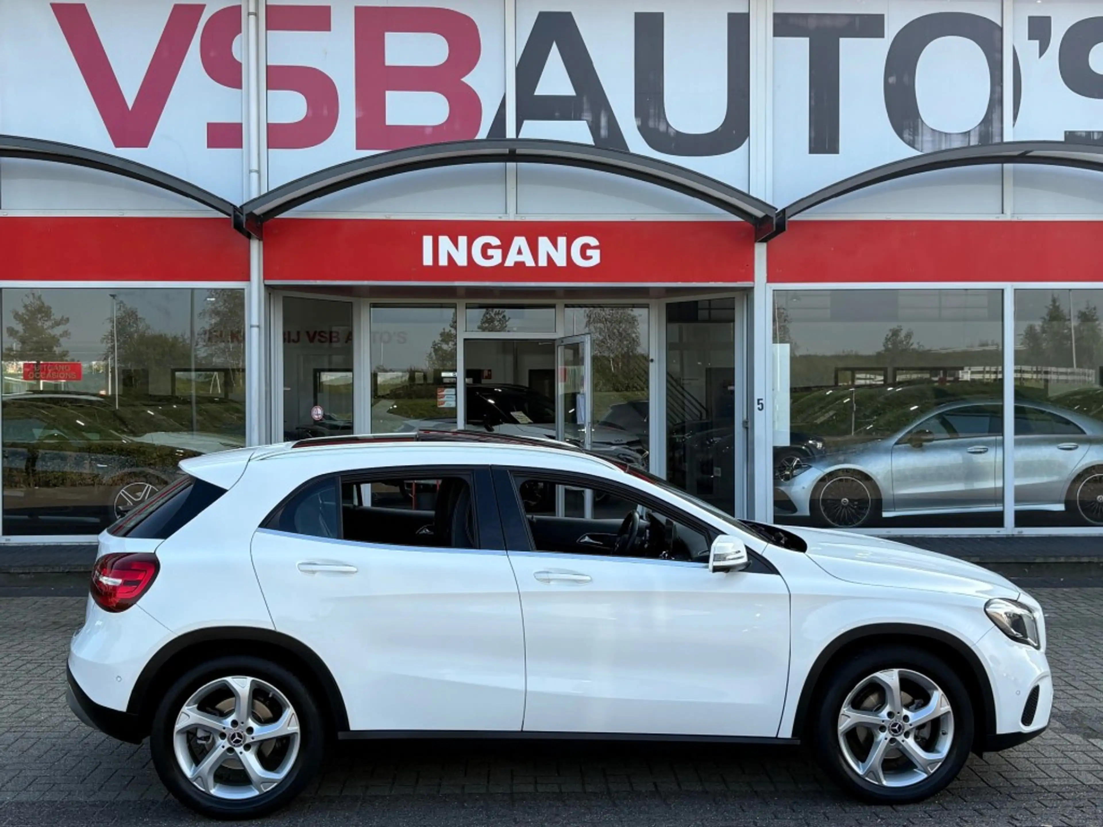 Mercedes-Benz GLA 180 GLA 180 122PK AUT. PREMIUM PLUS PANO-DAK TREKHAAK — photo 4