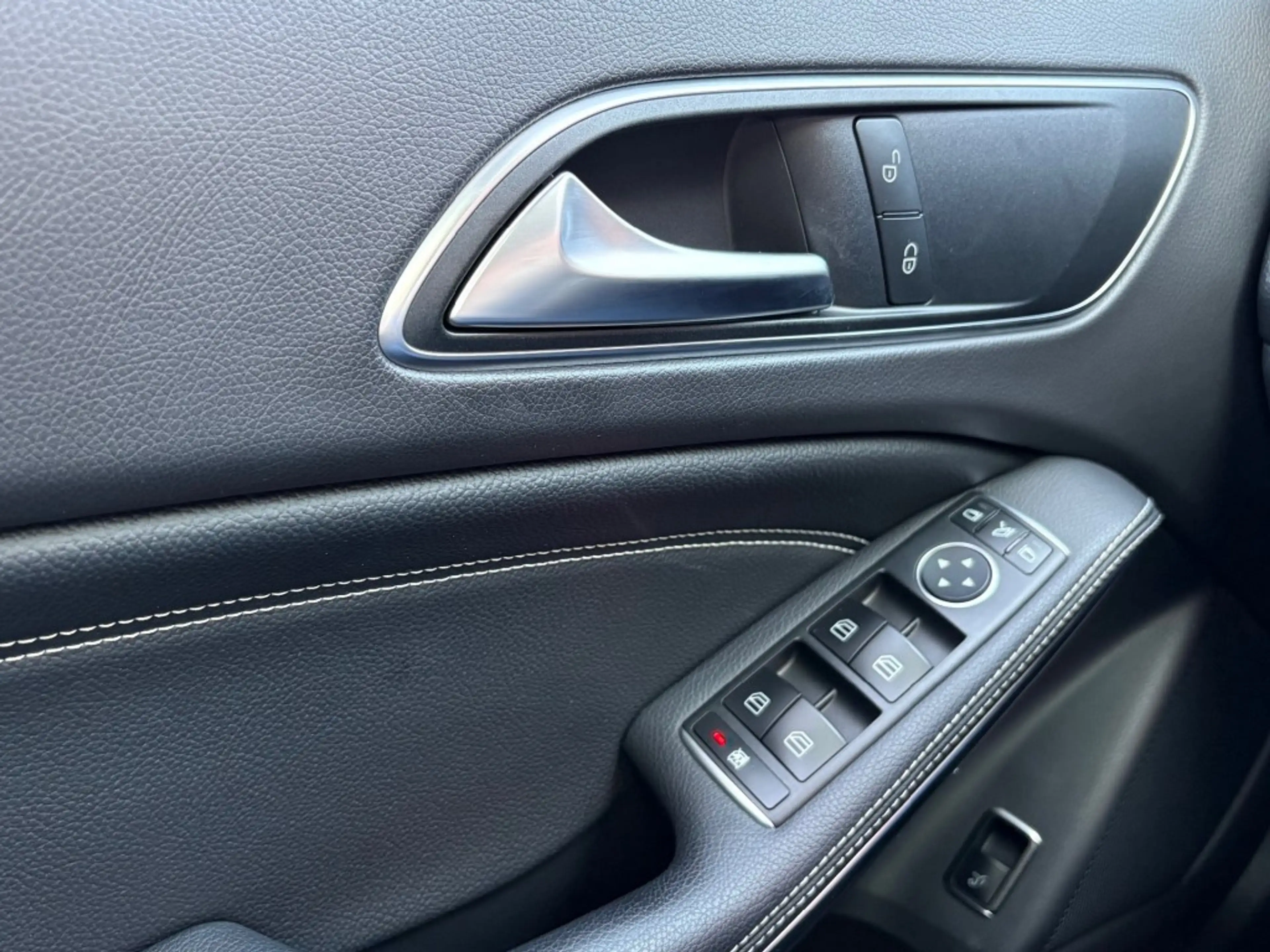 Mercedes-Benz GLA 180 GLA 180 122PK AUT. PREMIUM PLUS PANO-DAK TREKHAAK — photo 17