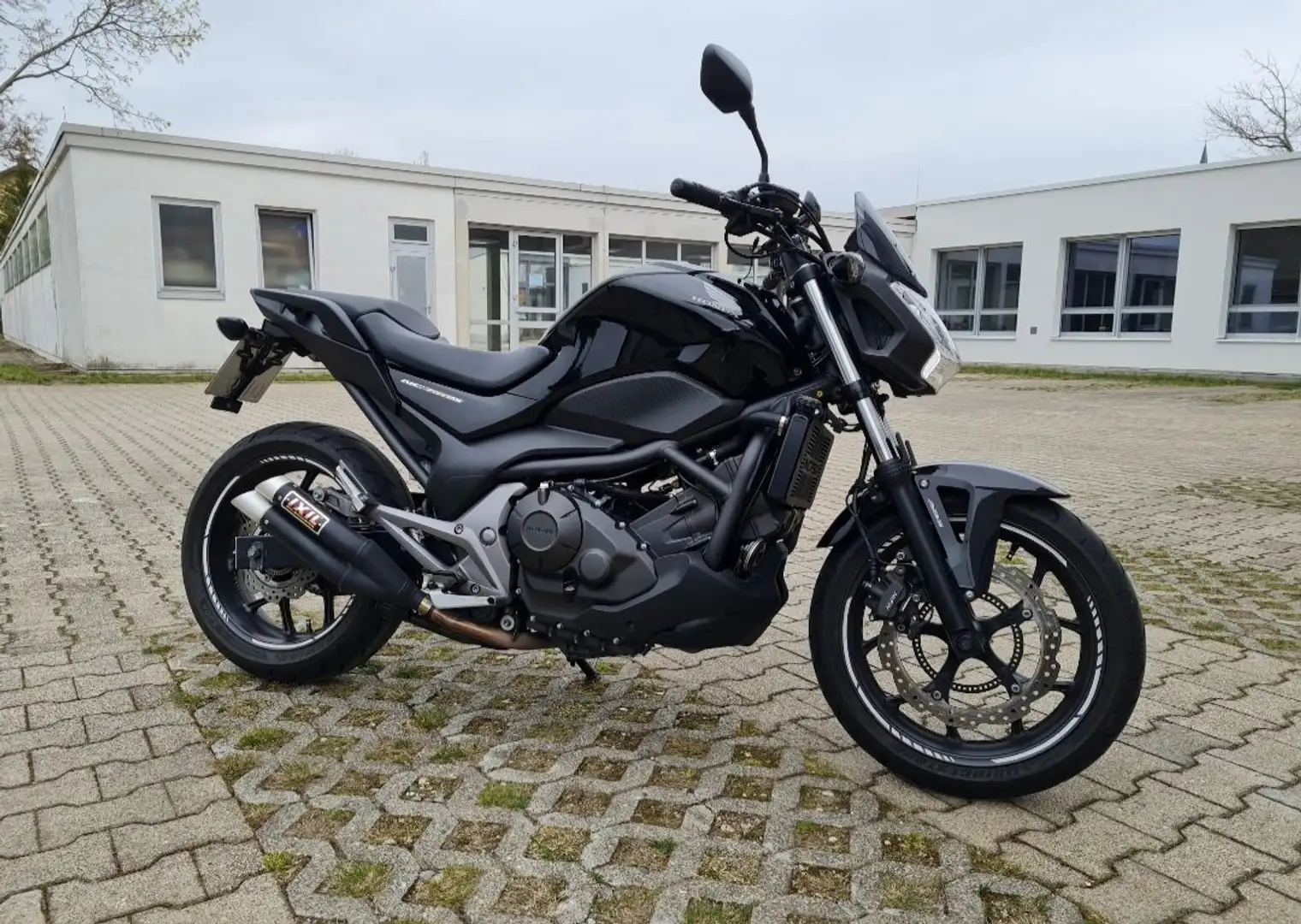 Honda NC 750 S mit Griffheizung und Kfz-Steckdose Schwarz - 1