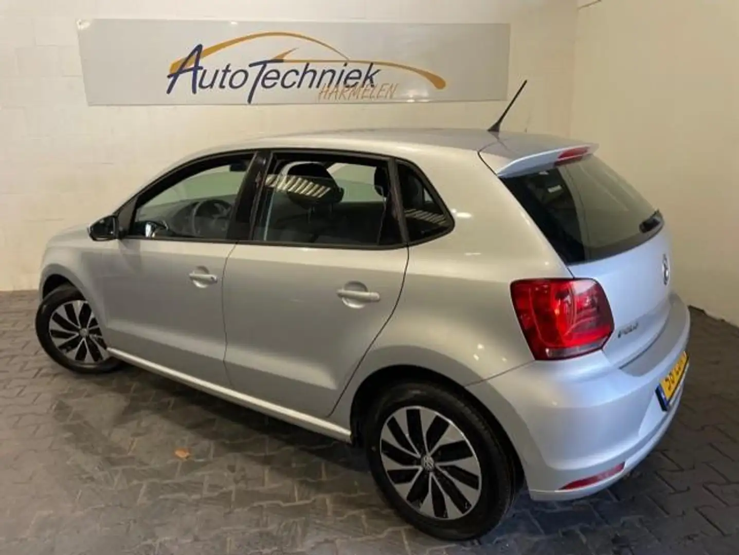 Volkswagen Polo 1.4-16V Style *DSG Aut*NL-Auto*Distriem VV* Grijs - 2