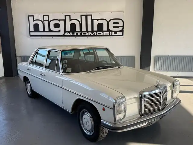 Mercedes-Benz 230 Limousine (W114) - Oldtimer