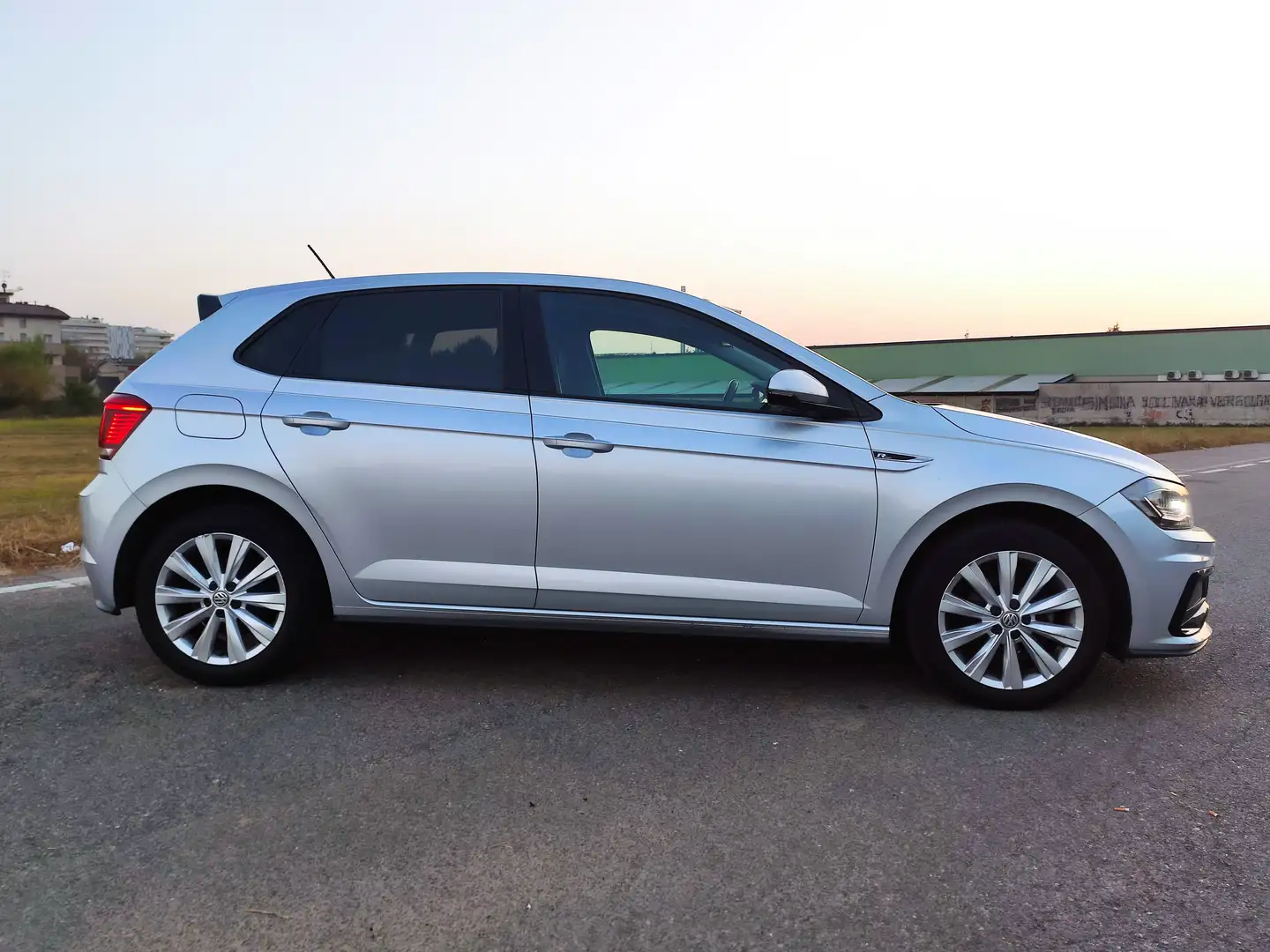 Volkswagen Polo Polo 5p 1.0 tsi 95cv R LINE unico proprietario! Argento - 2
