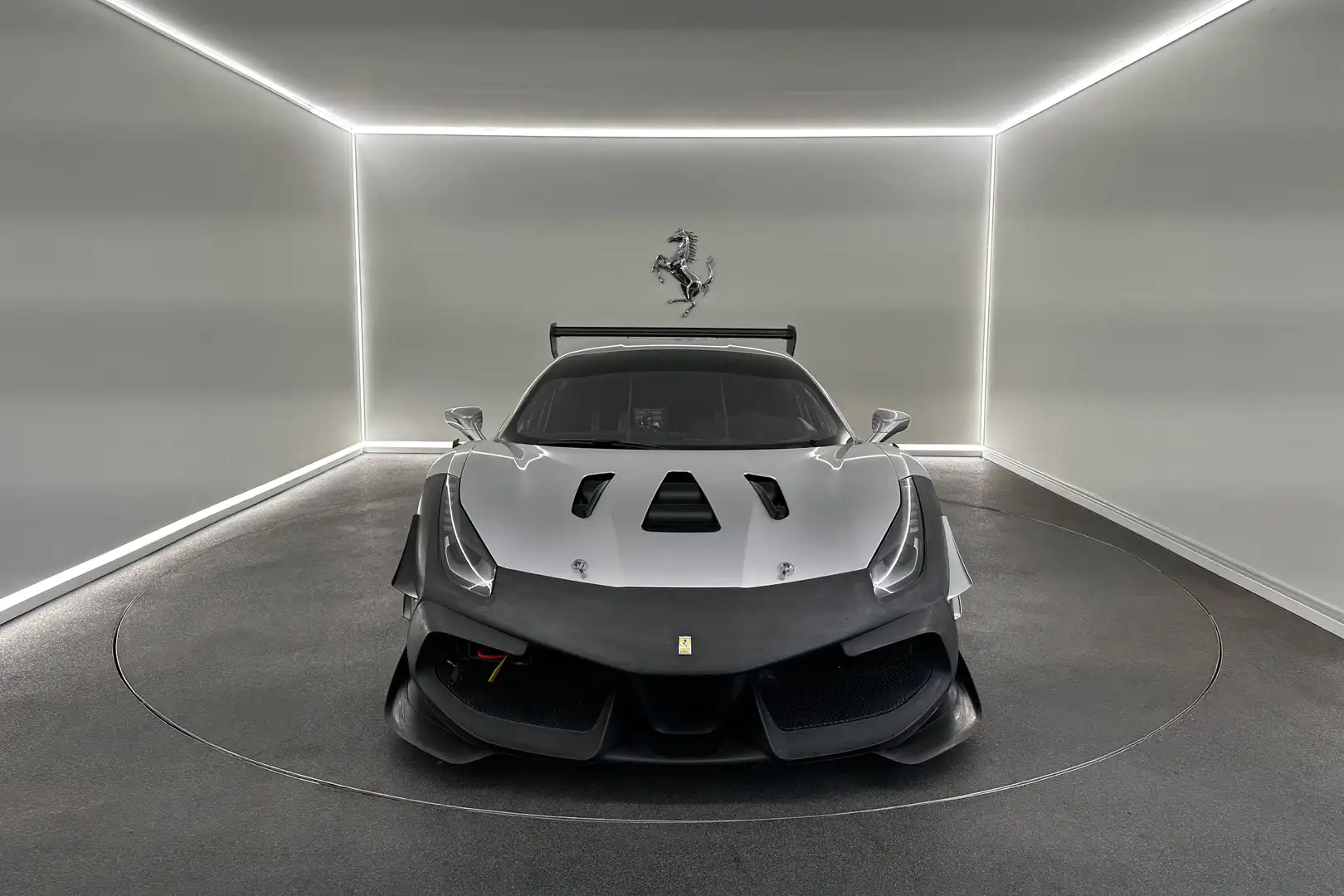 Ferrari 488 Challenge EVO - Low Mileage Zilver - 2