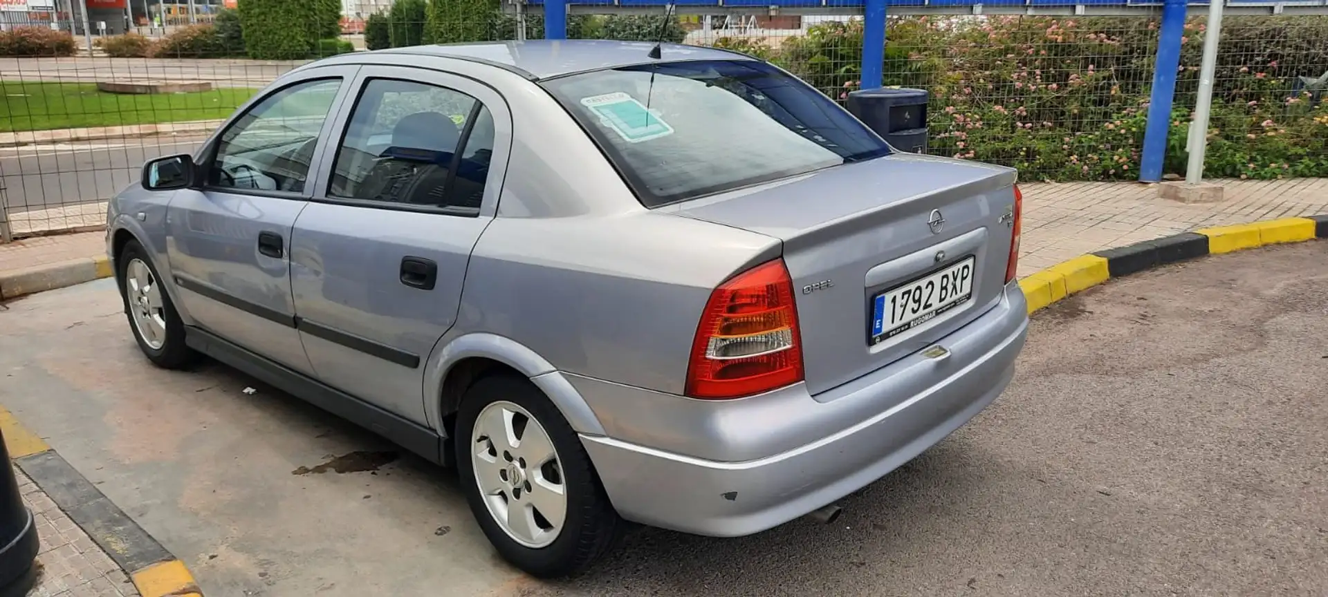 Opel Astra 1.8 16v Elegance srebrna - 2