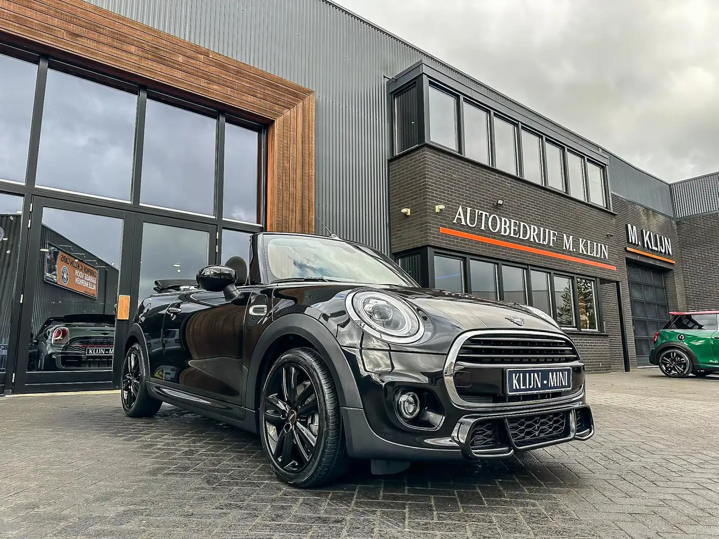 MINI John Cooper Works Cabrio Mini 1.5 Cooper Aut 136pk/Jcw stoelen/Led/Uniek/Bt Zwart - 1