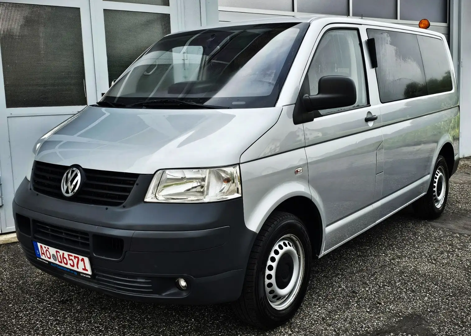 Volkswagen T5 Transporter T5 2.5TDI AUTOMATIK 1.HAND 7-SITZER STANDHEIZUNG Silber - 1