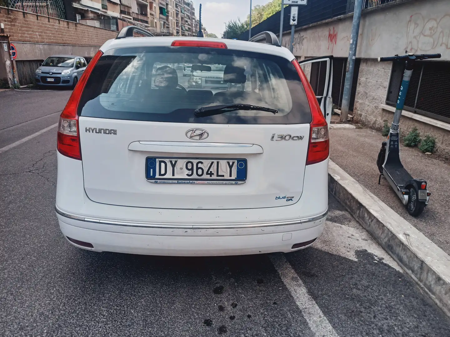 Hyundai i30 i30 I 2007 CW CW 1.4 Active bluedrive Gpl Bianco - 1