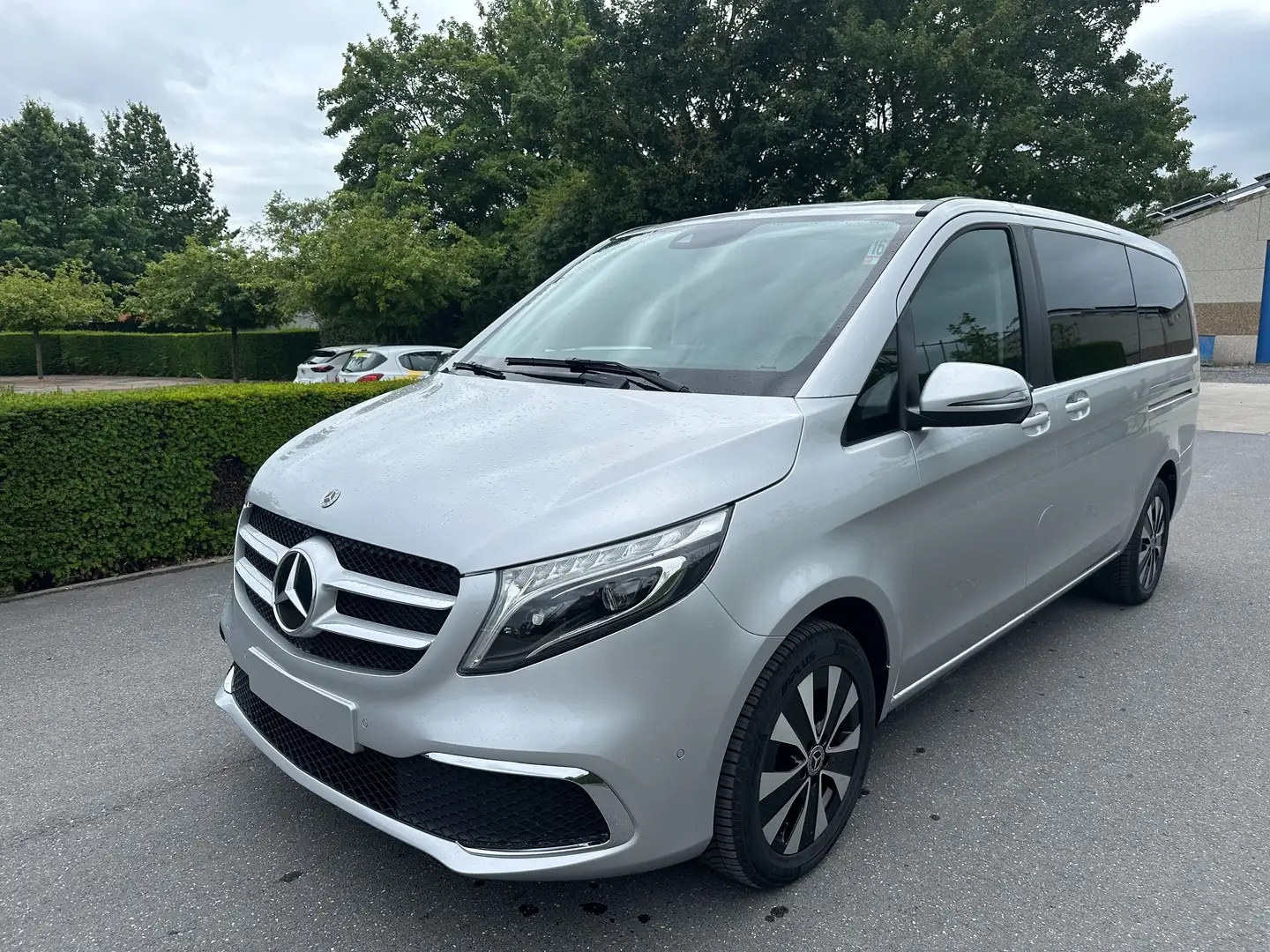 Mercedes-Benz V 250 d LWB Avantgarde Led/Navi/CarPlay 7 places Argent - 1