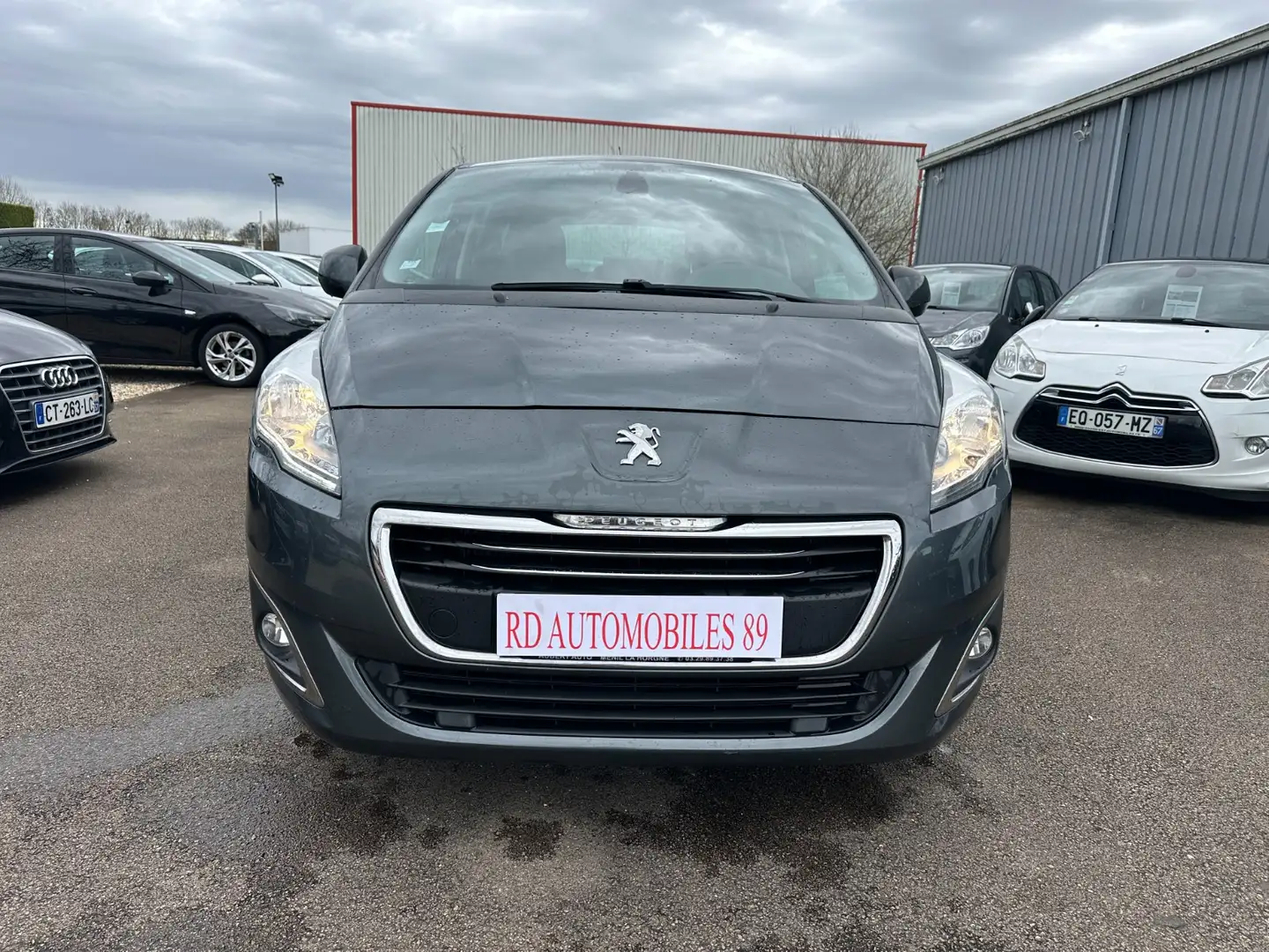 Peugeot 5008 1. 6 HDI 115 CH Business Pack Gris - 2