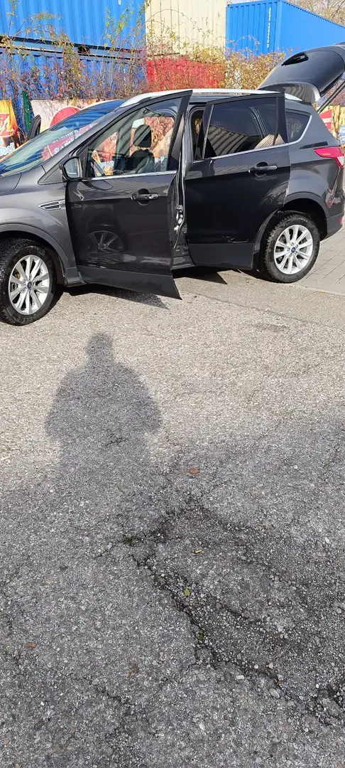 Ford Kuga 2.0 TDCi 4x4 Aut. SYNC / TÜV NEU / Top Zustand - 2